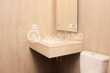 Bathroom 1BR Apartment with City View at Orange County Lippo Cikarang