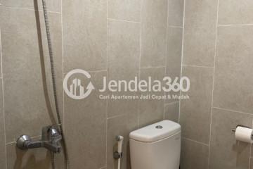 Bathroom Strategic Location Studio Apartment Middle Floor with City View at Taman Melati Margonda Apartment