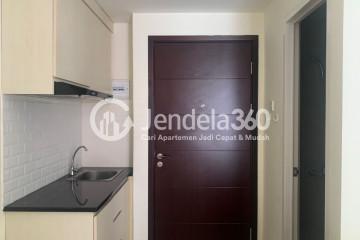 Kitchen Strategic Location Studio Apartment Middle Floor with City View at Taman Melati Margonda Apartment