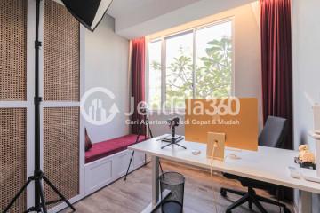 Working Room Trendy 4BR Apartment Middle Floor with City View at Rainbow Springs Condovillas