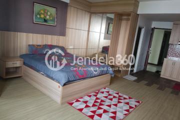 Bedroom Studio Apartment with City View at Emerald Tower Apartment