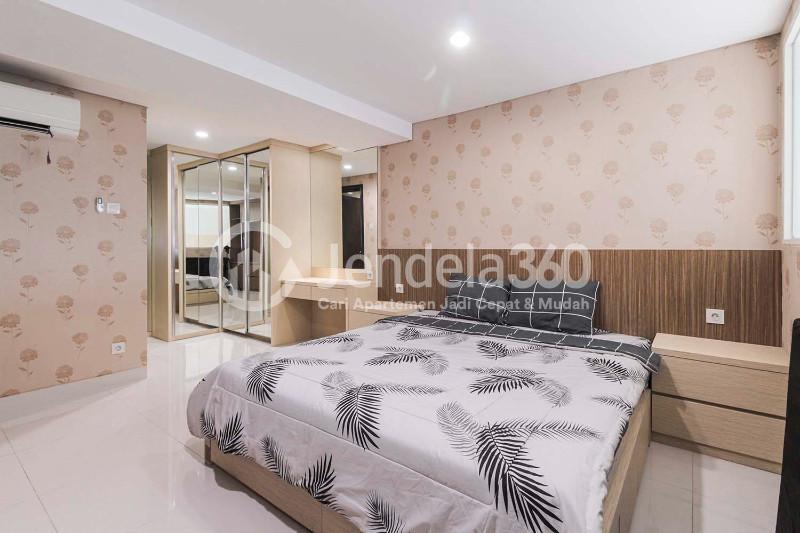 Bedroom Best Deal Studio Apartment at Neo Soho Residence Middle Floor