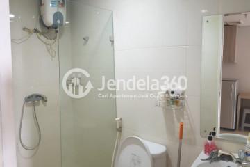 Bathroom Middle Floor Studio Apartment with City View at Metro Park Residence