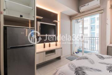 Bedroom Low Floor Studio Apartment with Swimming pool View at The Nest Apartment