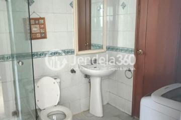 Bathroom Low Floor 1BR Apartment with City View at Puri Imperium Apartment