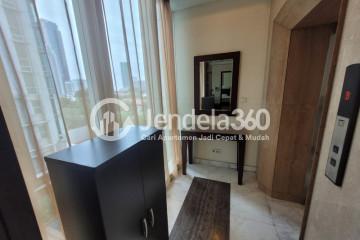 Private Lift 2BR Apartment with Swimming Pool View at The Peak Apartment