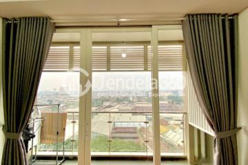 Living Room Middle Floor 2BR Apartment with City View at Landmark Residence