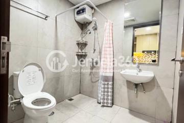 Bathroom High Floor Studio Apartment with  View at Chadstone Cikarang