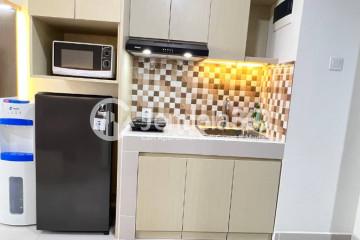 Kitchen High Floor Studio Apartment with  View at Chadstone Cikarang