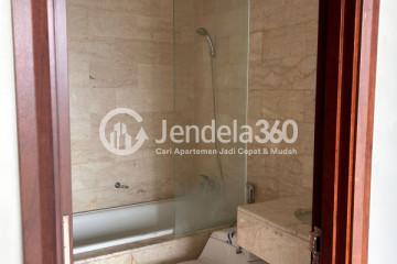 Bathroom 3BR Apartment with City View at Masterpiece & Empyreal Apartment