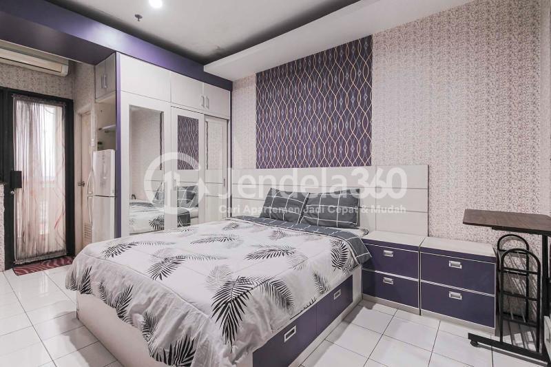 Bedroom High Floor Studio Apartment at Kebagusan City Apartment with City View and Affordable Price