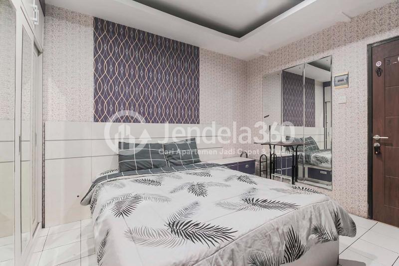 Bedroom High Floor Studio Apartment at Kebagusan City Apartment with City View and Affordable Price
