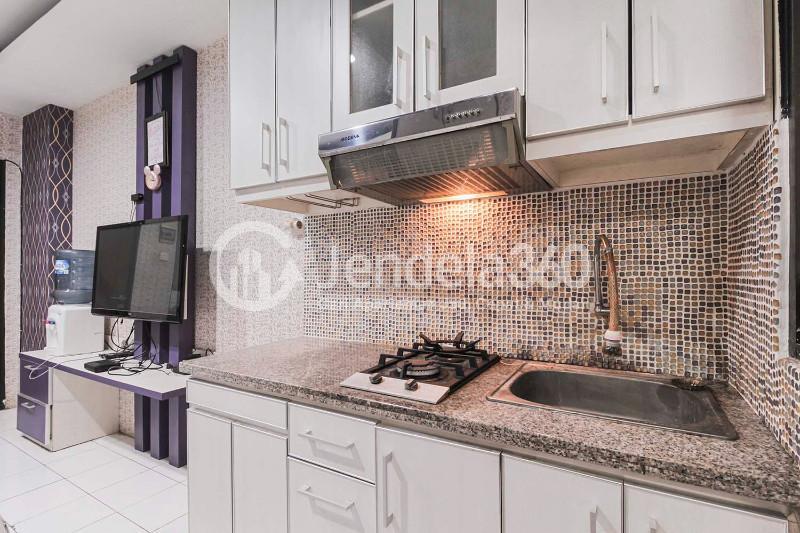 Kitchen High Floor Studio Apartment at Kebagusan City Apartment with City View and Affordable Price