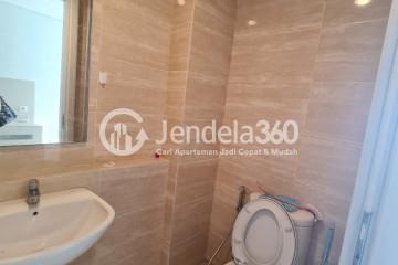 Bathroom Tidy Studio Apartment at Springwood Residence Tower B