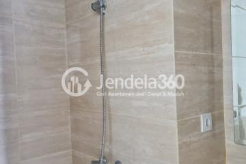 Bathroom Tidy Studio Apartment at Springwood Residence Tower B