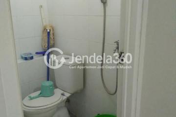 Bathroom Middle Floor 2BR Apartment with City View at Kalibata City Apartment