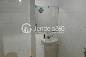 Bathroom Strategic Location 2BR Apartment at Waterplace Residence Low Floor