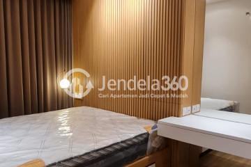 Bedroom Homey 1BR Apartment Middle Floor with City View at Yukata Suites