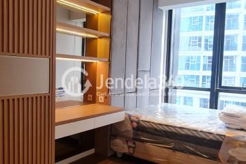 Bedroom Homey 1BR Apartment Middle Floor with City View at Yukata Suites