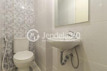 Bathroom Comfortable Studio Apartment High Floor with City View at Tokyo Riverside Apartment