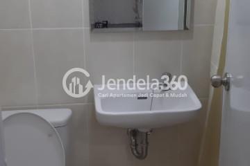 Bathroom Studio M Town Residence Serpong Apartment at Low Floor