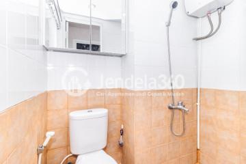 Bathroom 2BR Apartment with  View at Green Pramuka City Apartment