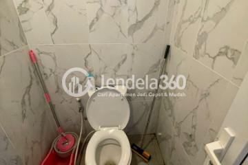 Bathroom High Floor 2BR Apartment with City View at Anwa Residence