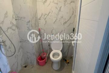 Bathroom High Floor 2BR Apartment with City View at Anwa Residence