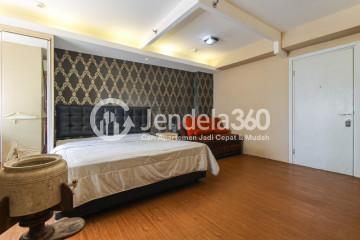 Bedroom Middle Floor Studio Apartment with City View at Green Pramuka City Apartment