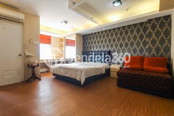 Bedroom Middle Floor Studio Apartment with City View at Green Pramuka City Apartment