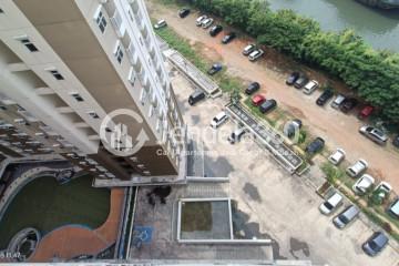 Balcony 2BR Pluit Sea View Apartment at Low Floor