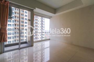 Bedroom Flawless Studio Apartment Middle Floor with City View at Green Sedayu Apartment