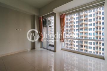 Bedroom Flawless Studio Apartment Middle Floor with City View at Green Sedayu Apartment