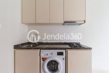 Kitchen Flawless Studio Apartment Middle Floor with City View at Green Sedayu Apartment