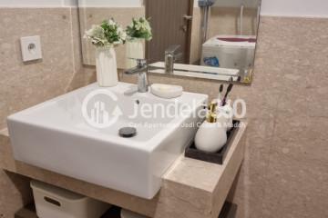 Bathroom High Floor 1BR Apartment with City View at Southgate Residence