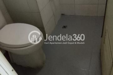 Bathroom Comfortable Studio Apartment Middle Floor with City View at Candiland Apartment