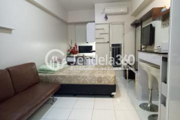 Bedroom Comfortable Studio Apartment Middle Floor with City View at Candiland Apartment