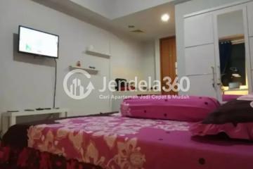 Bedroom Low Floor Studio Apartment with Swimming Pool View at Margonda Residence 3