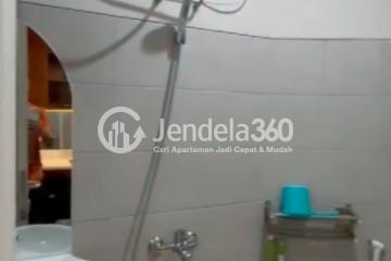 Bathroom Studio Begawan Malang Apartment at Low Floor