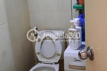 Bathroom 2BR Apartment with  View at Puncak Kertajaya Apartment