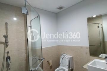 Bathroom 1BR Apartment with Timur View at Southgate Residence