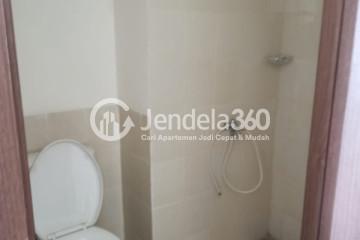 Bathroom Homey Studio Apartment at Easton Park Residence Jatinangor Low Floor