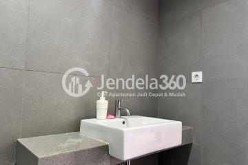 Bathroom Low Floor 1BR Apartment with  View at Paddington Heights Apartment