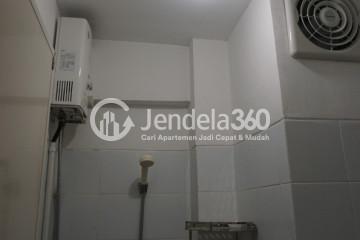 Bathroom 2BR Sentra Timur Residence Apartment at Low Floor