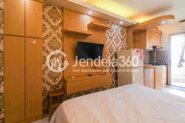 Bedroom High Floor Studio Apartment with  View at Kalibata City Green Palace