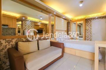 Bedroom High Floor Studio Apartment with  View at Kalibata City Green Palace