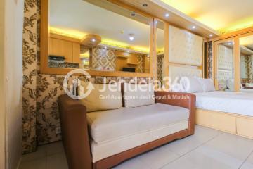 Bedroom High Floor Studio Apartment with  View at Kalibata City Green Palace