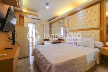 Bedroom High Floor Studio Apartment with  View at Kalibata City Green Palace