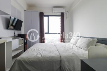 Bedroom Studio Sky House Alam Sutera Apartment at High Floor