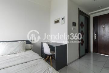 Bedroom Studio Sky House Alam Sutera Apartment at High Floor